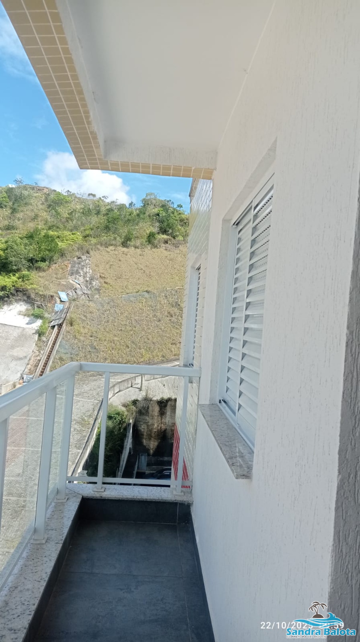Apartamento novo de 2 dormitórios à 400 metros da praia