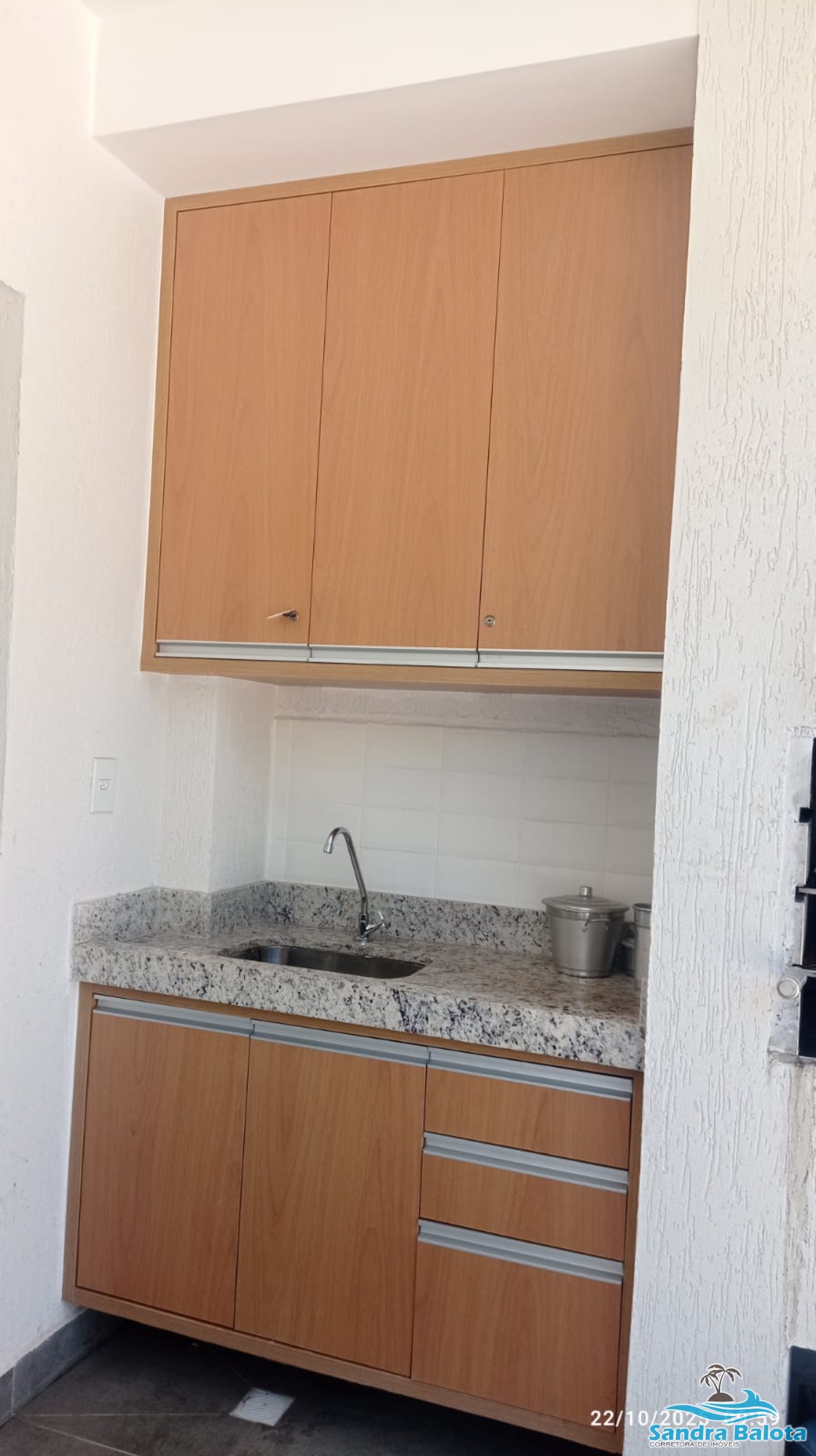 Apartamento novo de 2 dormitórios à 400 metros da praia