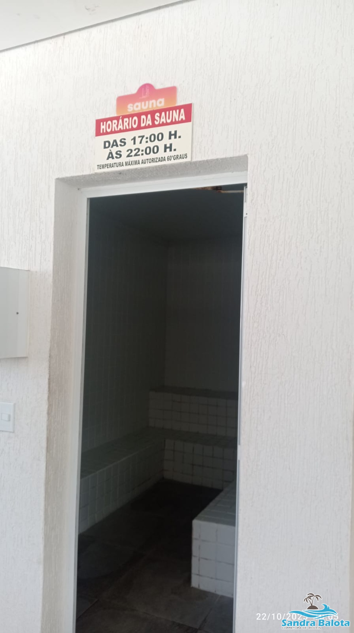 Apartamento novo de 2 dormitórios à 400 metros da praia
