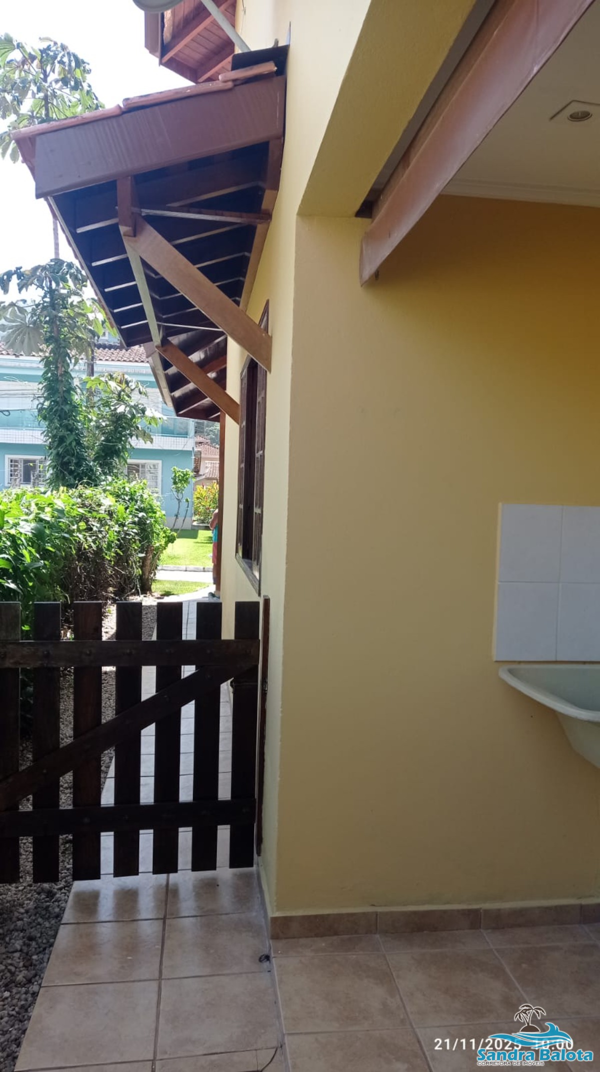 Casa em condomínio fechado com 3 dormitórios sendo 1 suíte/Horto -Ubatuba