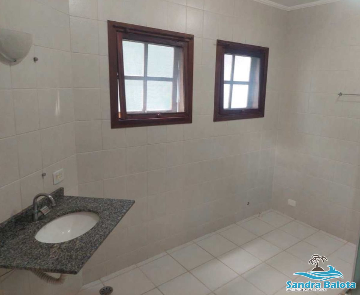 Casa em condomínio fechado com 3 dormitórios sendo 1 suíte/Horto -Ubatuba