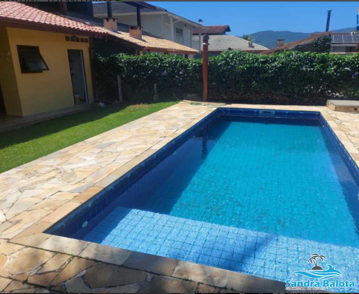 Casa em condomínio fechado com 3 dormitórios sendo 1 suíte/Horto -Ubatuba