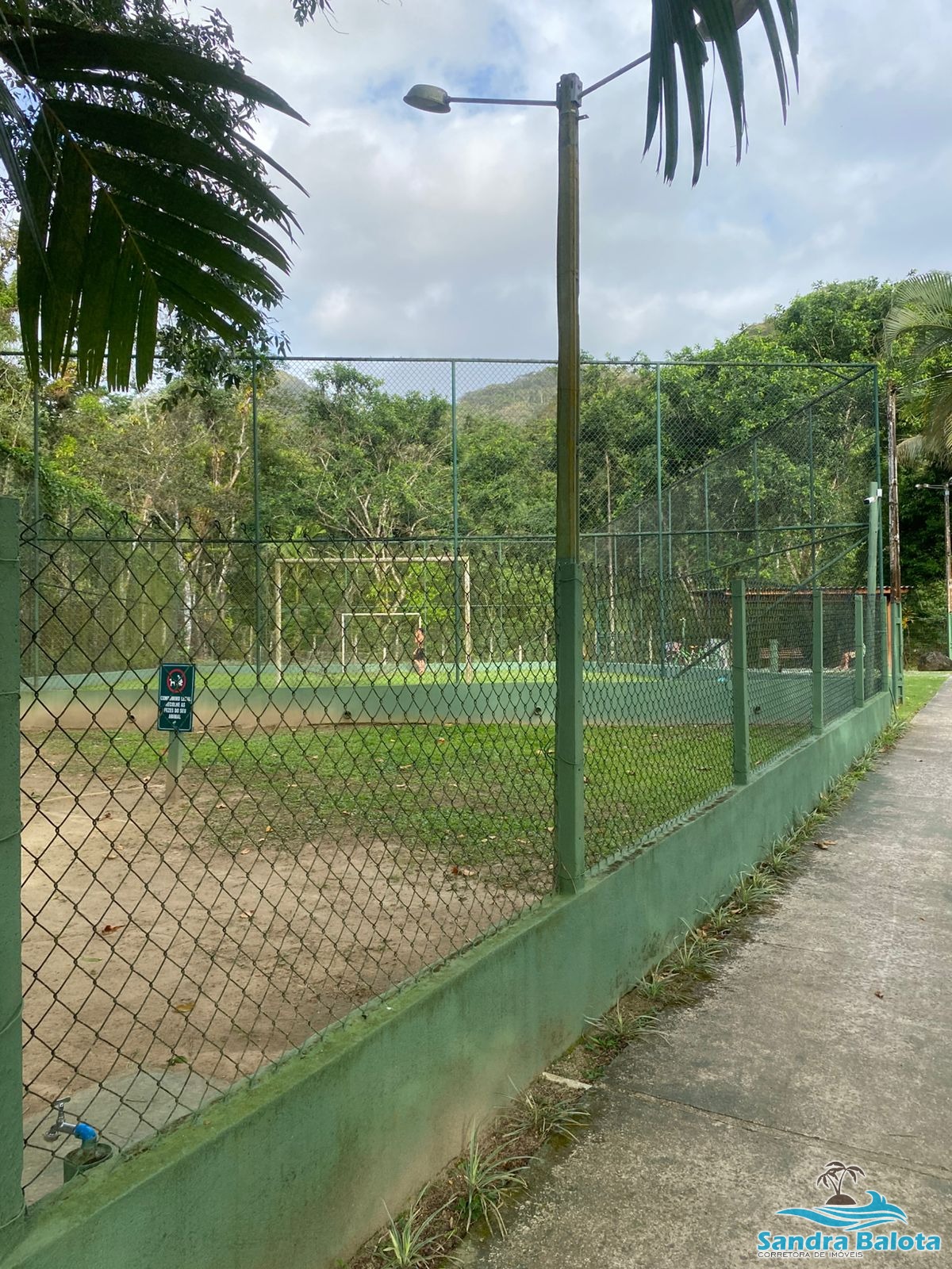 Casa em condomínio fechado com 3 dormitórios sendo 1 suíte/Horto -Ubatuba