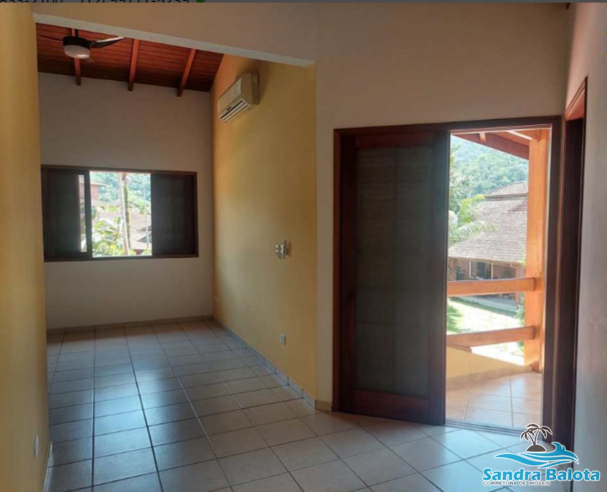 Casa em condomínio fechado com 3 dormitórios sendo 1 suíte/Horto -Ubatuba