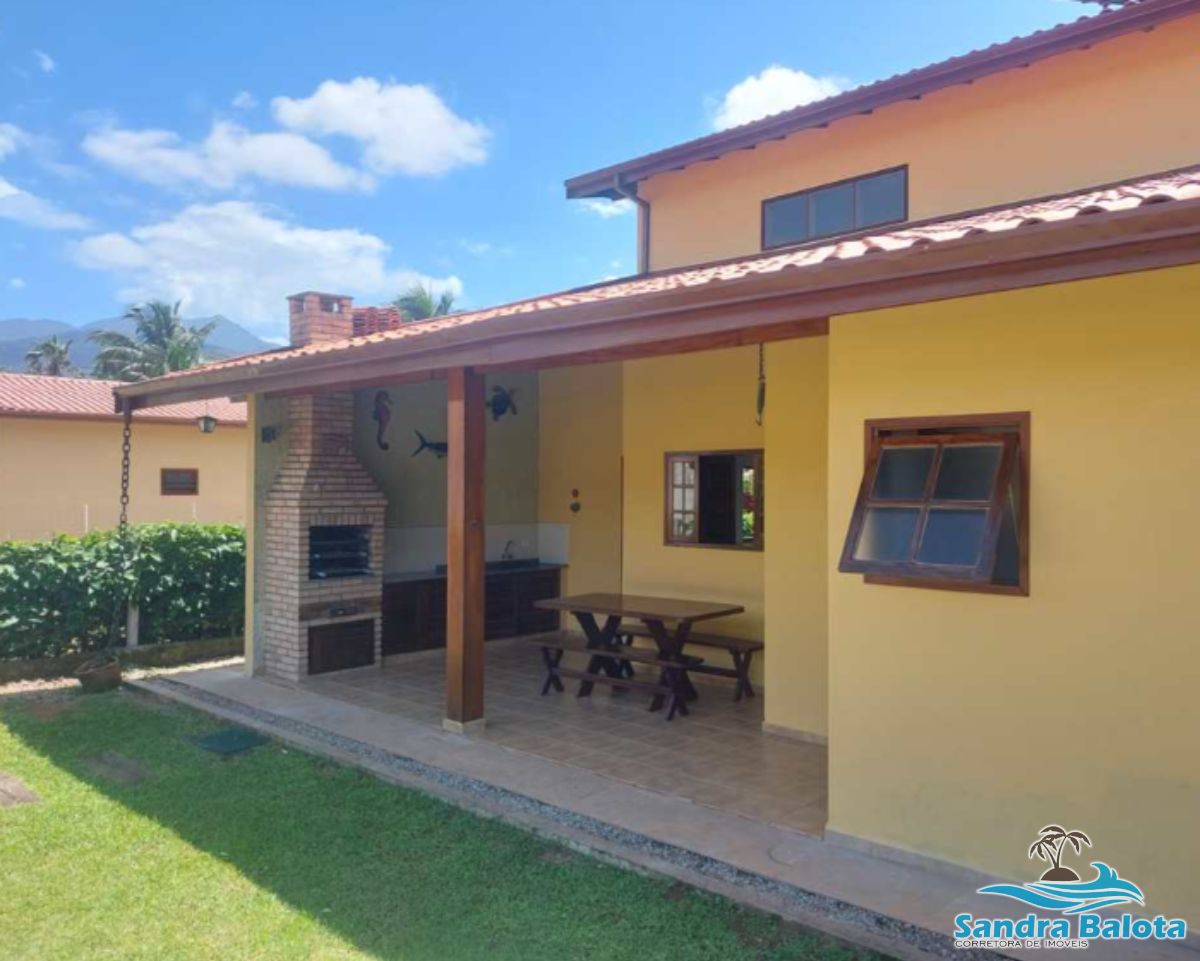 Casa em condomínio fechado com 3 dormitórios sendo 1 suíte/Horto -Ubatuba