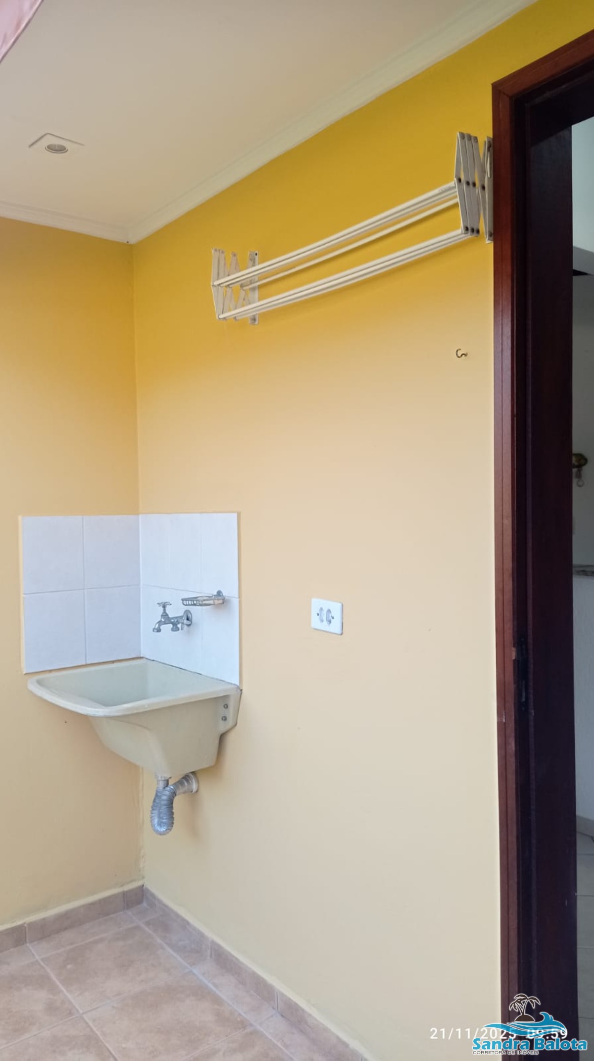 Casa em condomínio fechado com 3 dormitórios sendo 1 suíte/Horto -Ubatuba