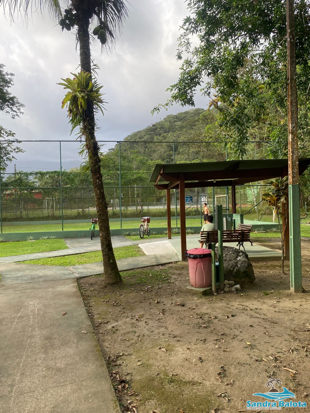 Casa em condomínio fechado com 3 dormitórios sendo 1 suíte/Horto -Ubatuba