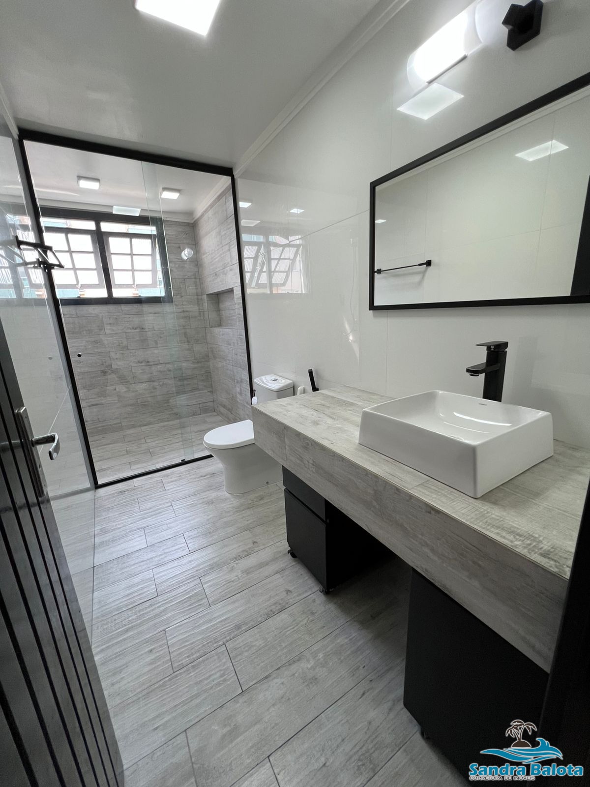 Ampla casa a 100 metros da orla doo Itaguá