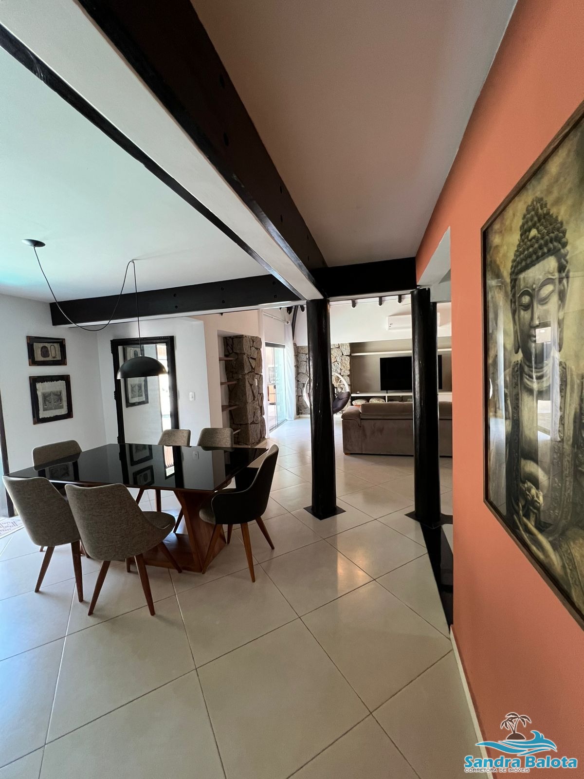 Ampla casa a 100 metros da orla doo Itaguá