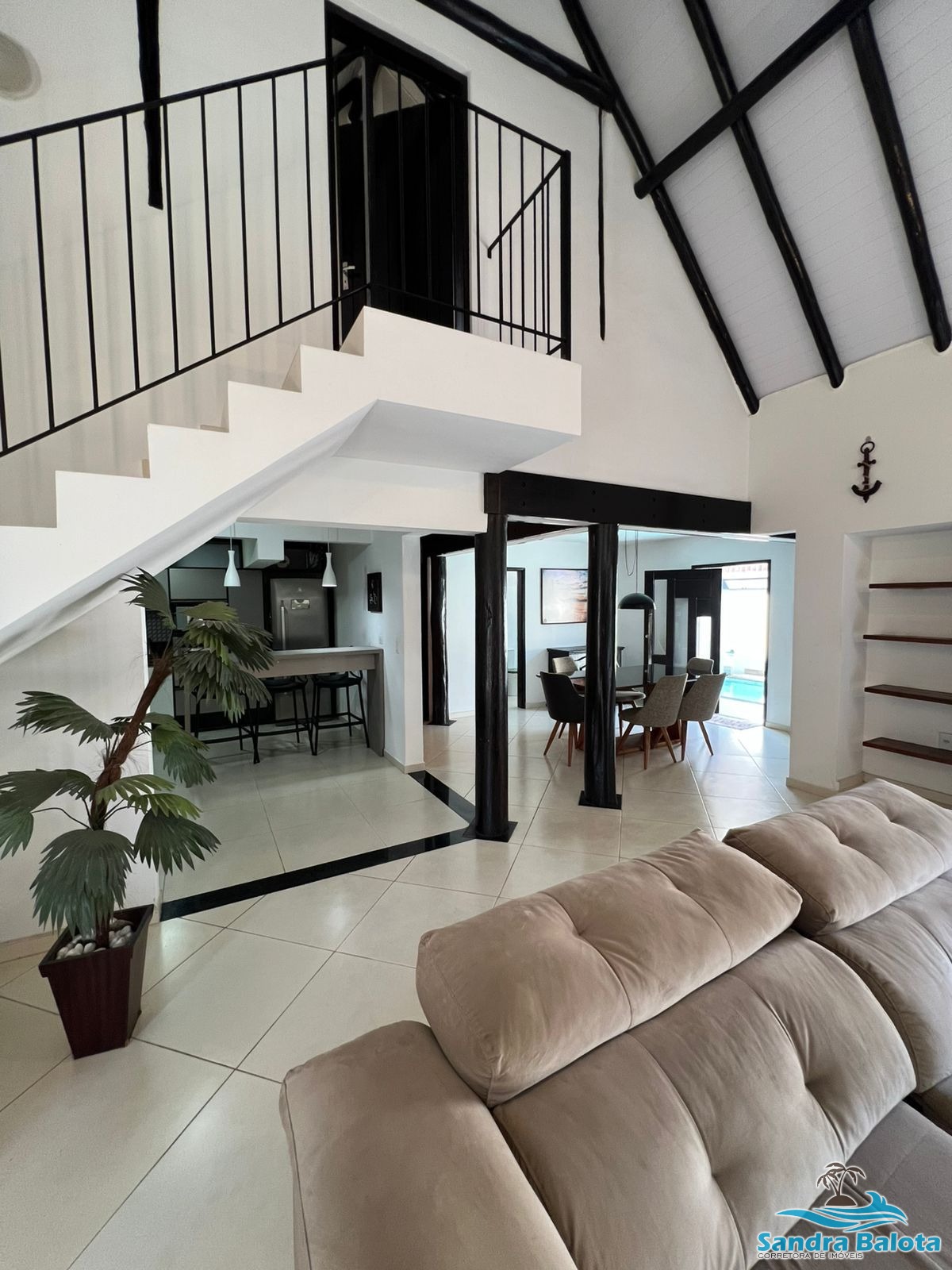 Ampla casa a 100 metros da orla doo Itaguá