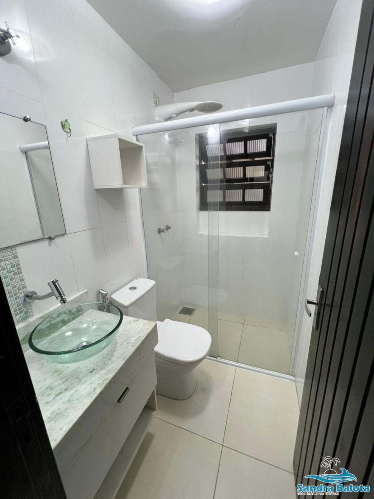 Ampla casa a 100 metros da orla doo Itaguá