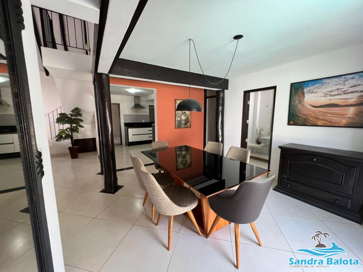 Ampla casa a 100 metros da orla doo Itaguá