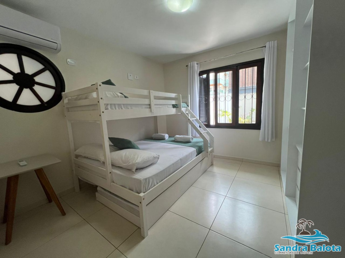 Ampla casa a 100 metros da orla doo Itaguá