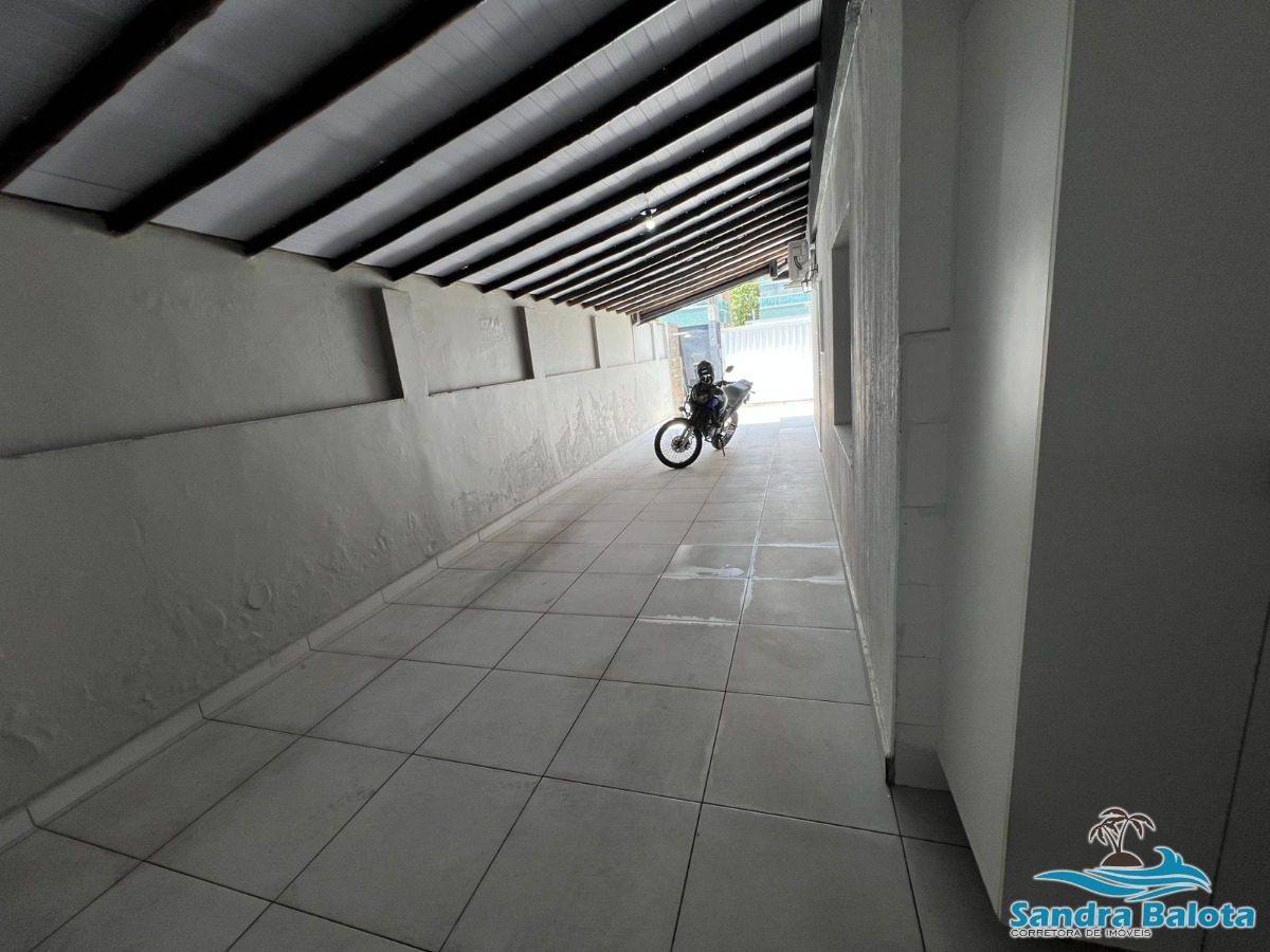 Ampla casa a 100 metros da orla doo Itaguá