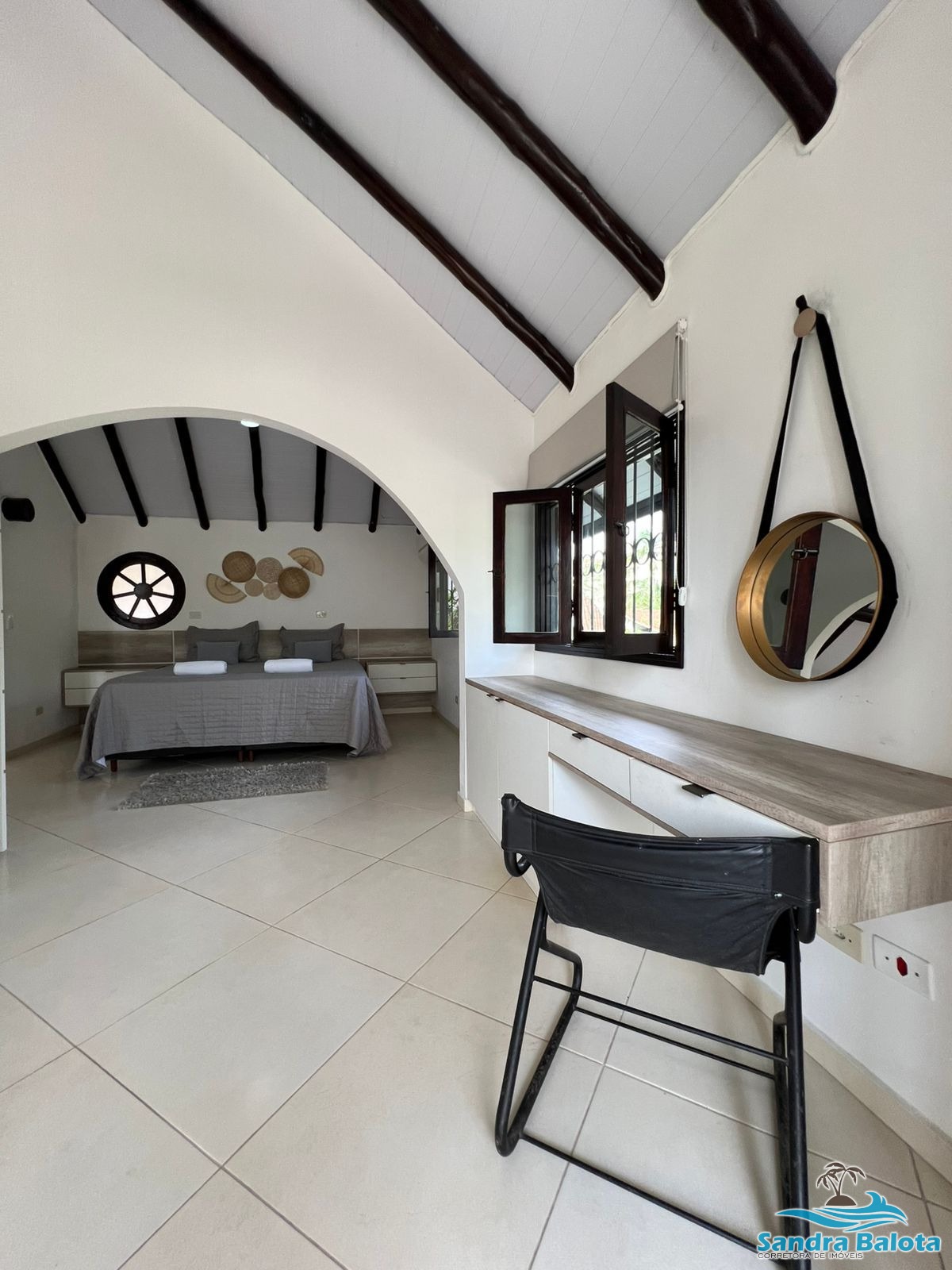 Ampla casa a 100 metros da orla doo Itaguá