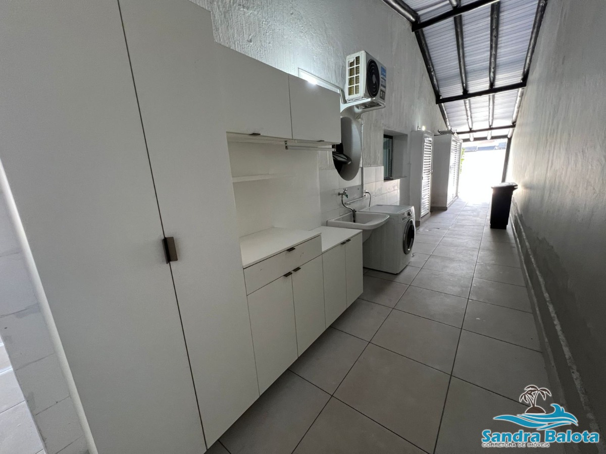 Ampla casa a 100 metros da orla doo Itaguá