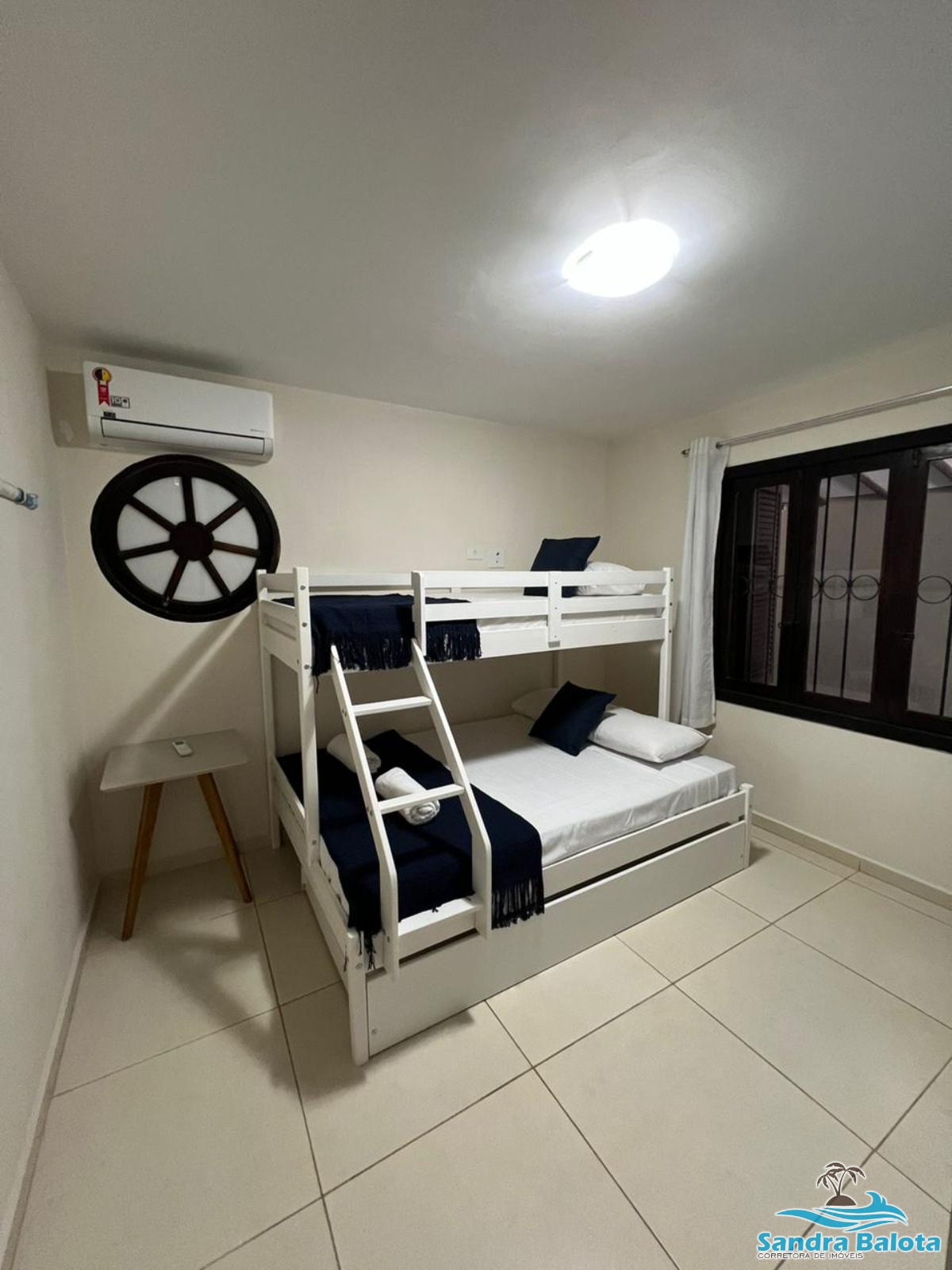 Ampla casa a 100 metros da orla doo Itaguá