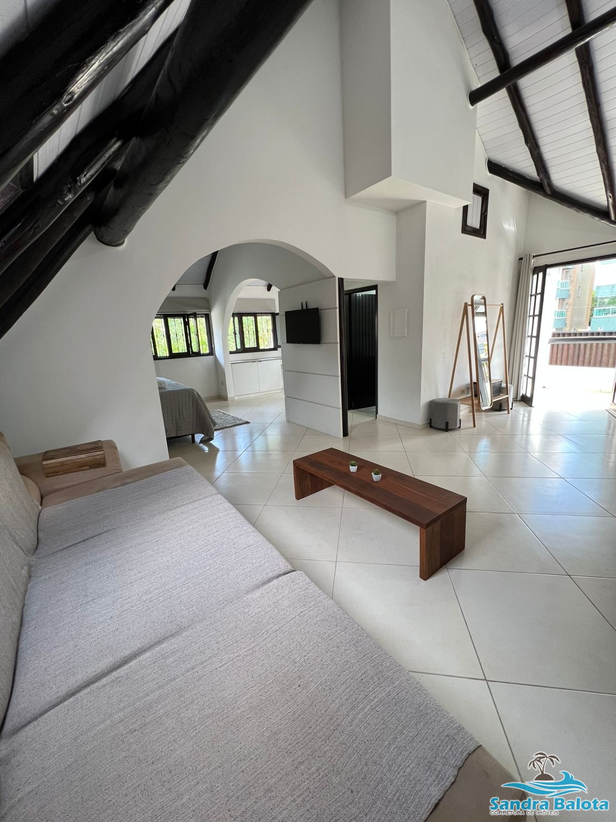 Ampla casa a 100 metros da orla doo Itaguá