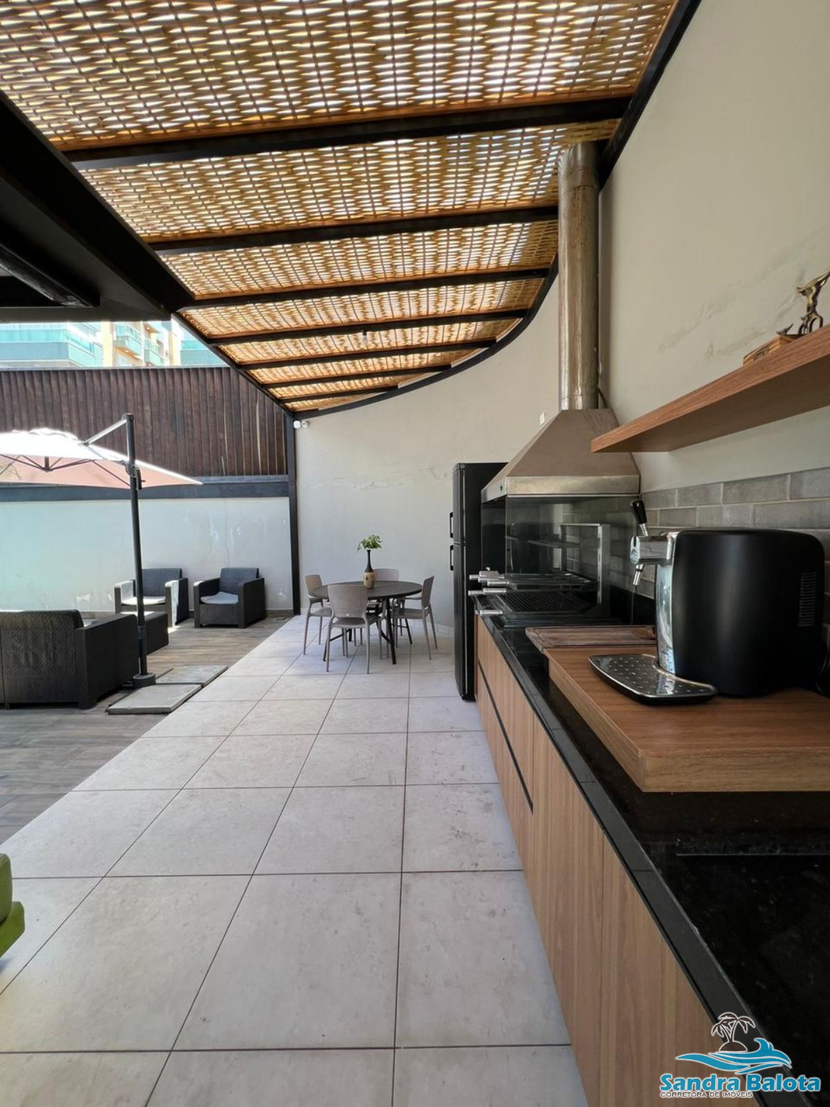 Ampla casa a 100 metros da orla doo Itaguá