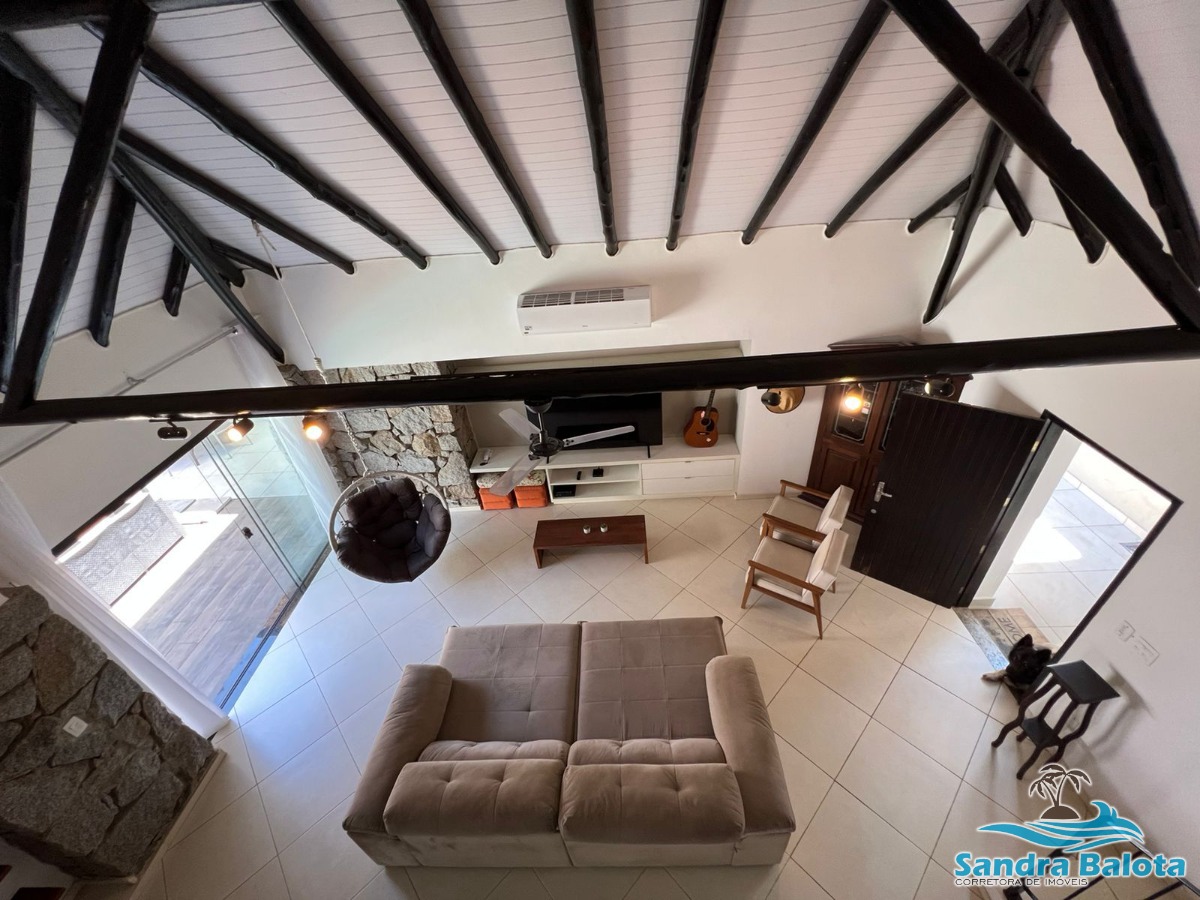 Ampla casa a 100 metros da orla doo Itaguá