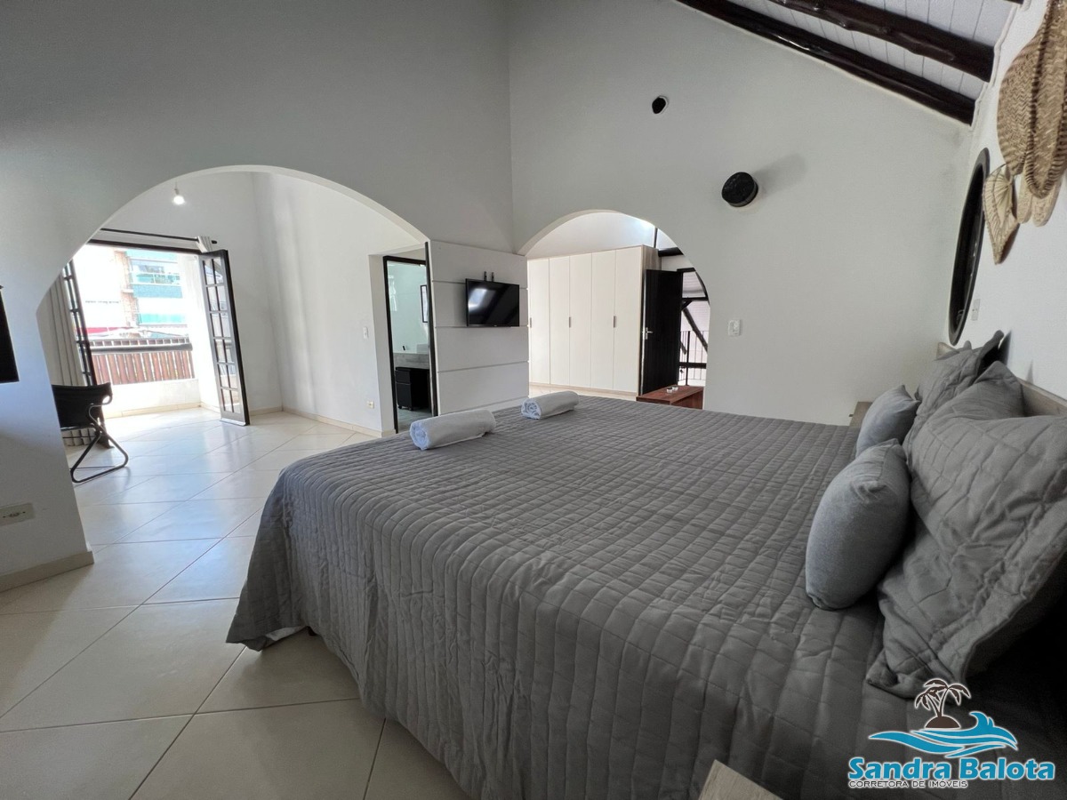 Ampla casa a 100 metros da orla doo Itaguá