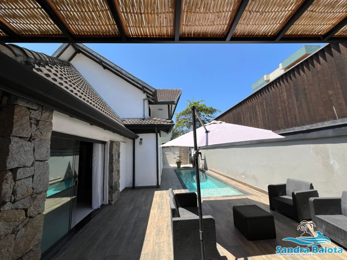 Ampla casa a 100 metros da orla doo Itaguá