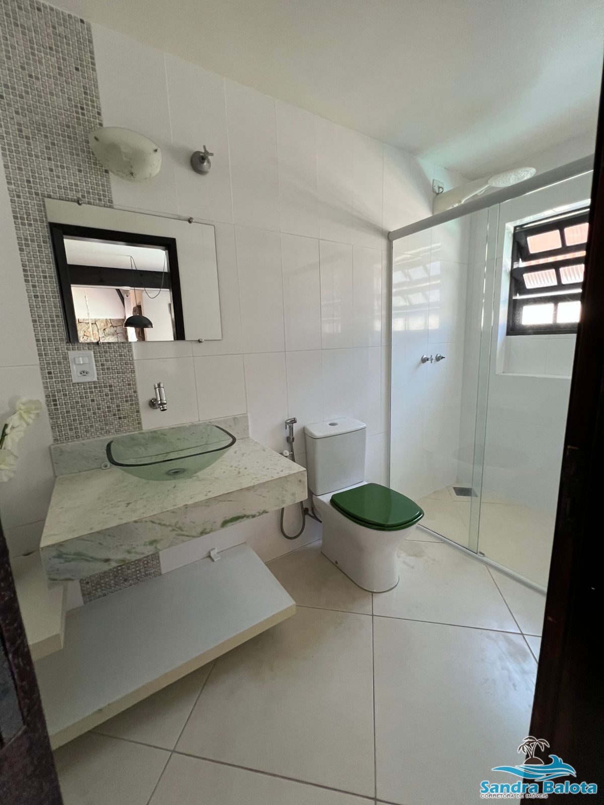 Ampla casa a 100 metros da orla doo Itaguá