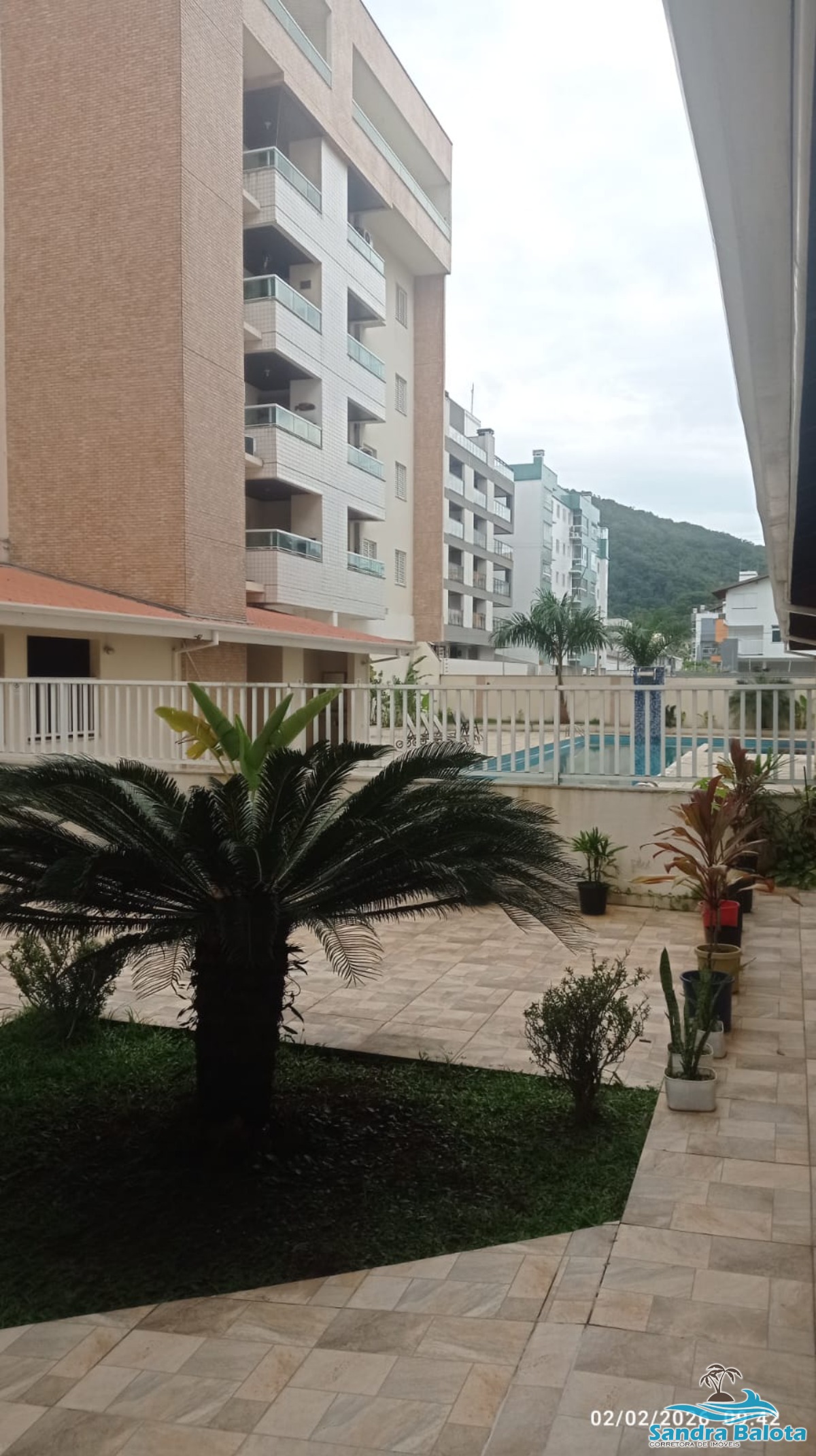 Apartamento a 100 metros da praia com 2 dormitórios de 71m²