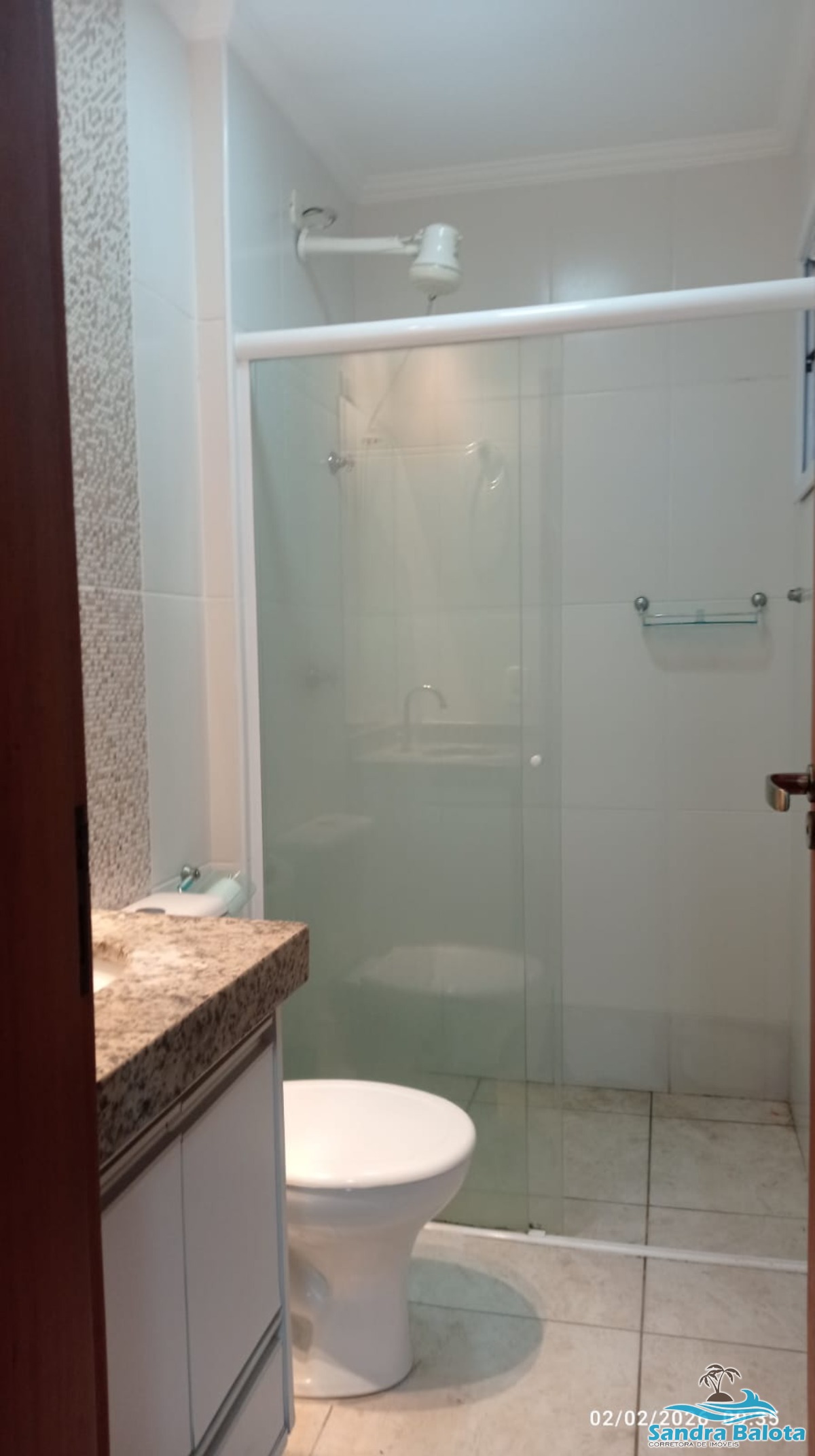 Apartamento a 100 metros da praia com 2 dormitórios de 71m²