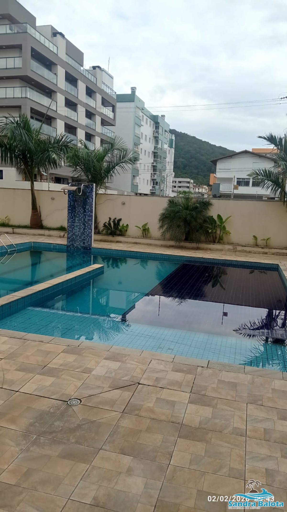 Apartamento a 100 metros da praia com 2 dormitórios de 71m²