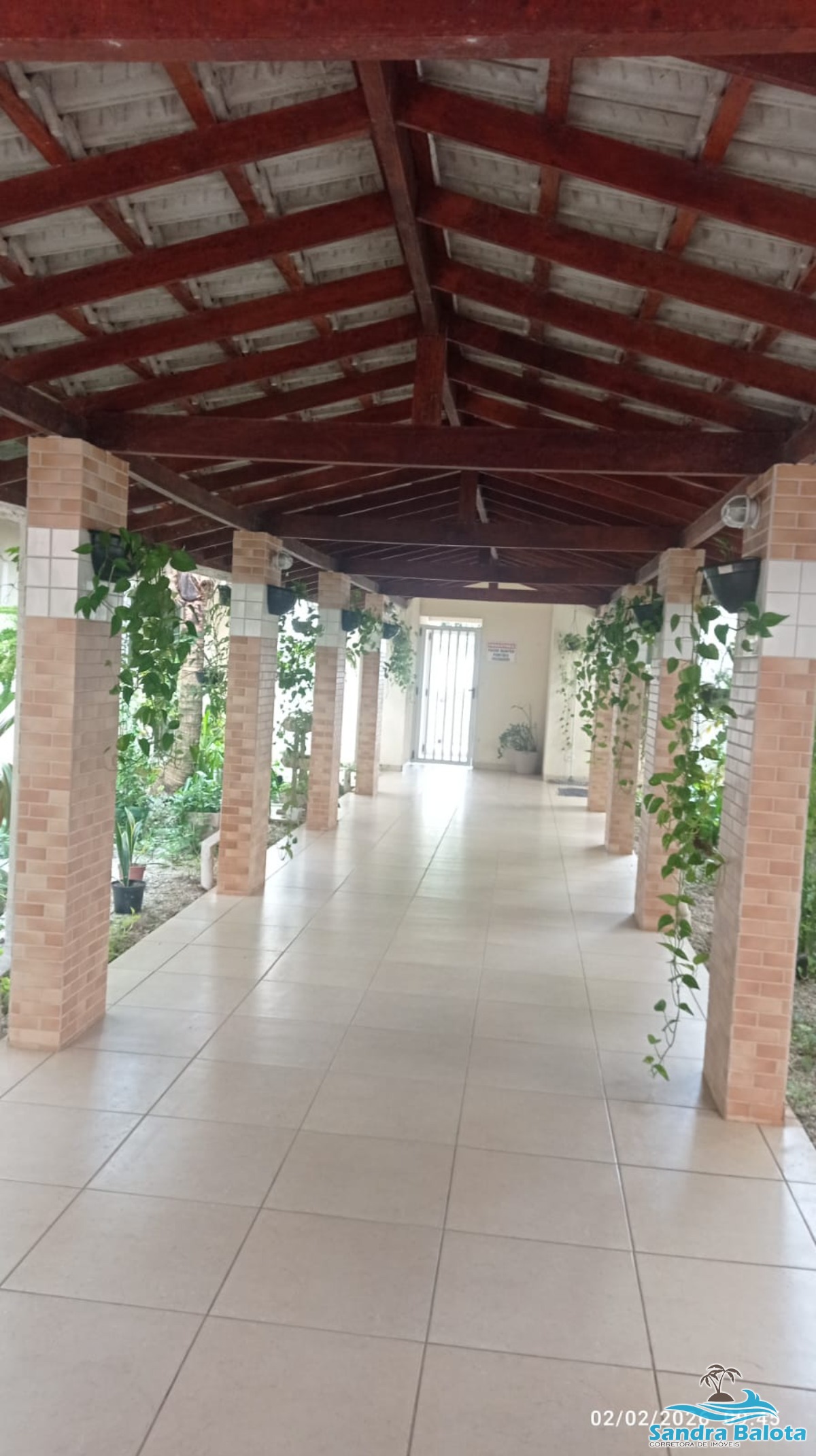 Apartamento a 100 metros da praia com 2 dormitórios de 71m²