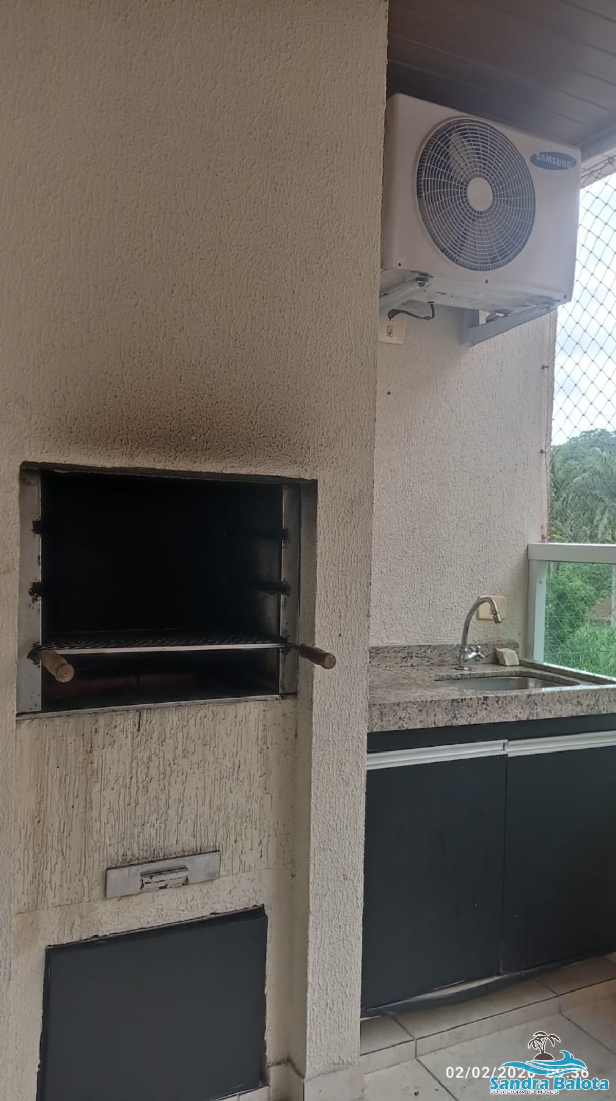 Apartamento a 100 metros da praia com 2 dormitórios de 71m²