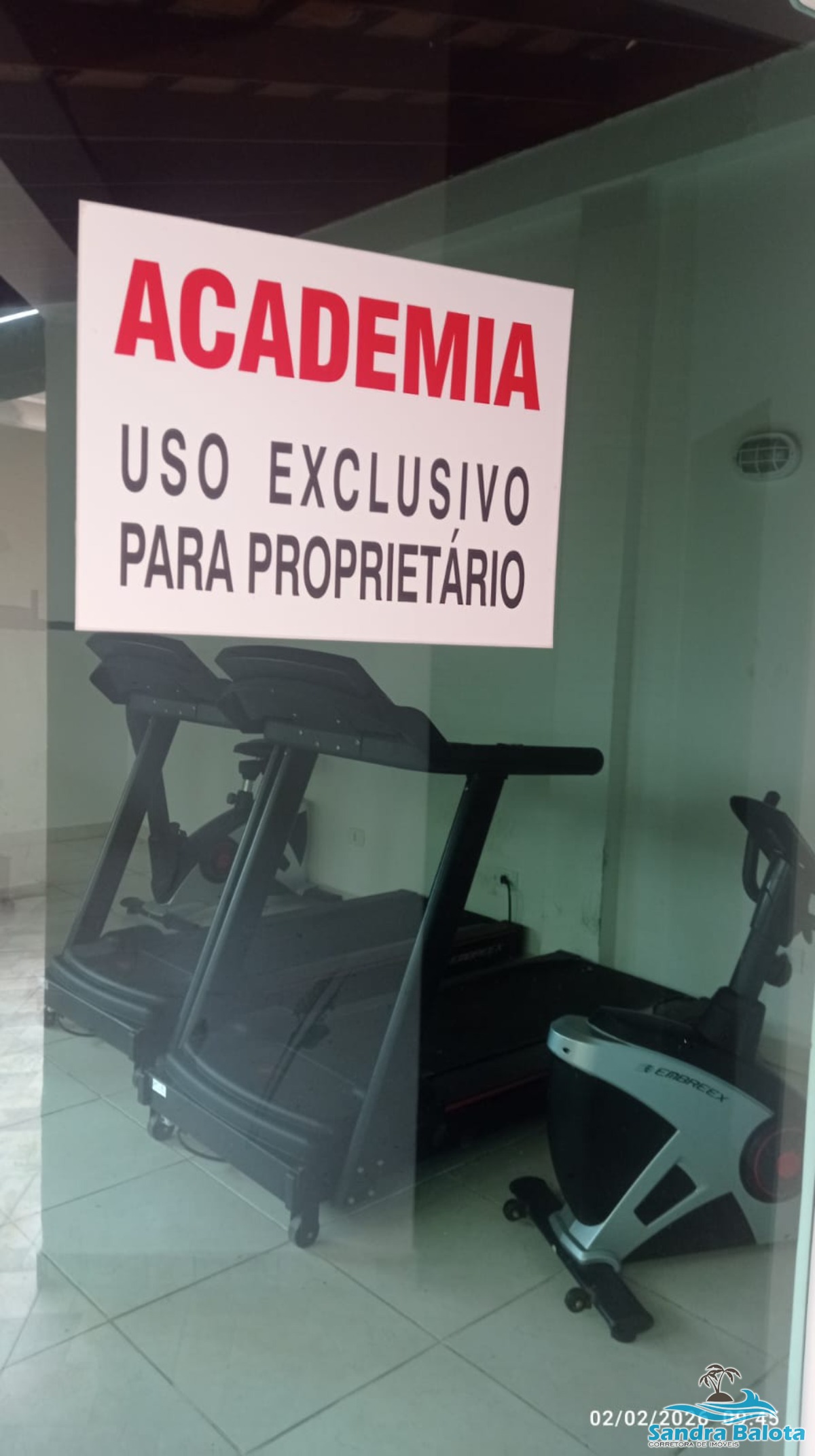 Apartamento a 100 metros da praia com 2 dormitórios de 71m²