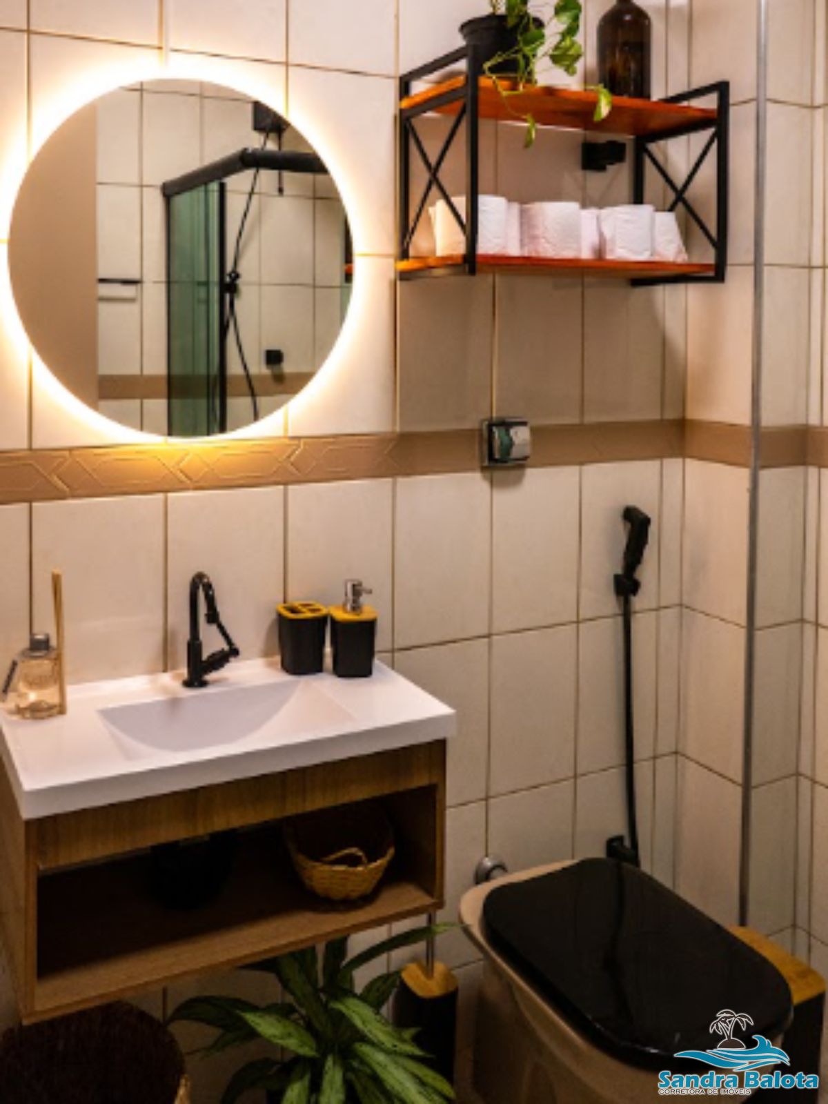 Apartamento de 2 dormitórios a 250 metros da Praia Grande/ Ubatuba