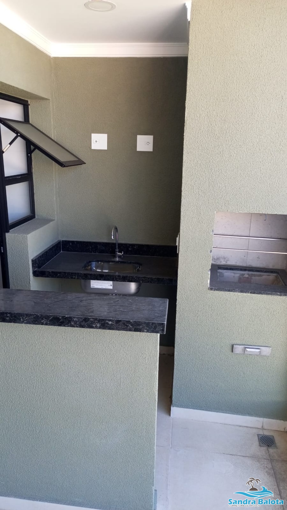 Apartamento com 2 suítes/ 50 metros da orla do Itaguá