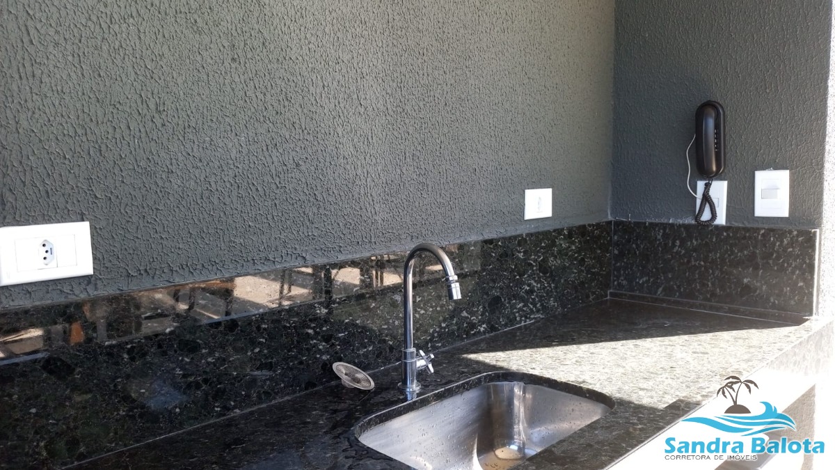 Apartamento com 2 suítes/ 50 metros da orla do Itaguá