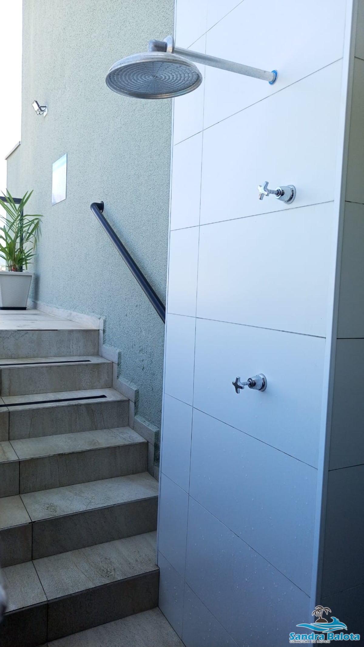 Apartamento com 2 suítes/ 50 metros da orla do Itaguá