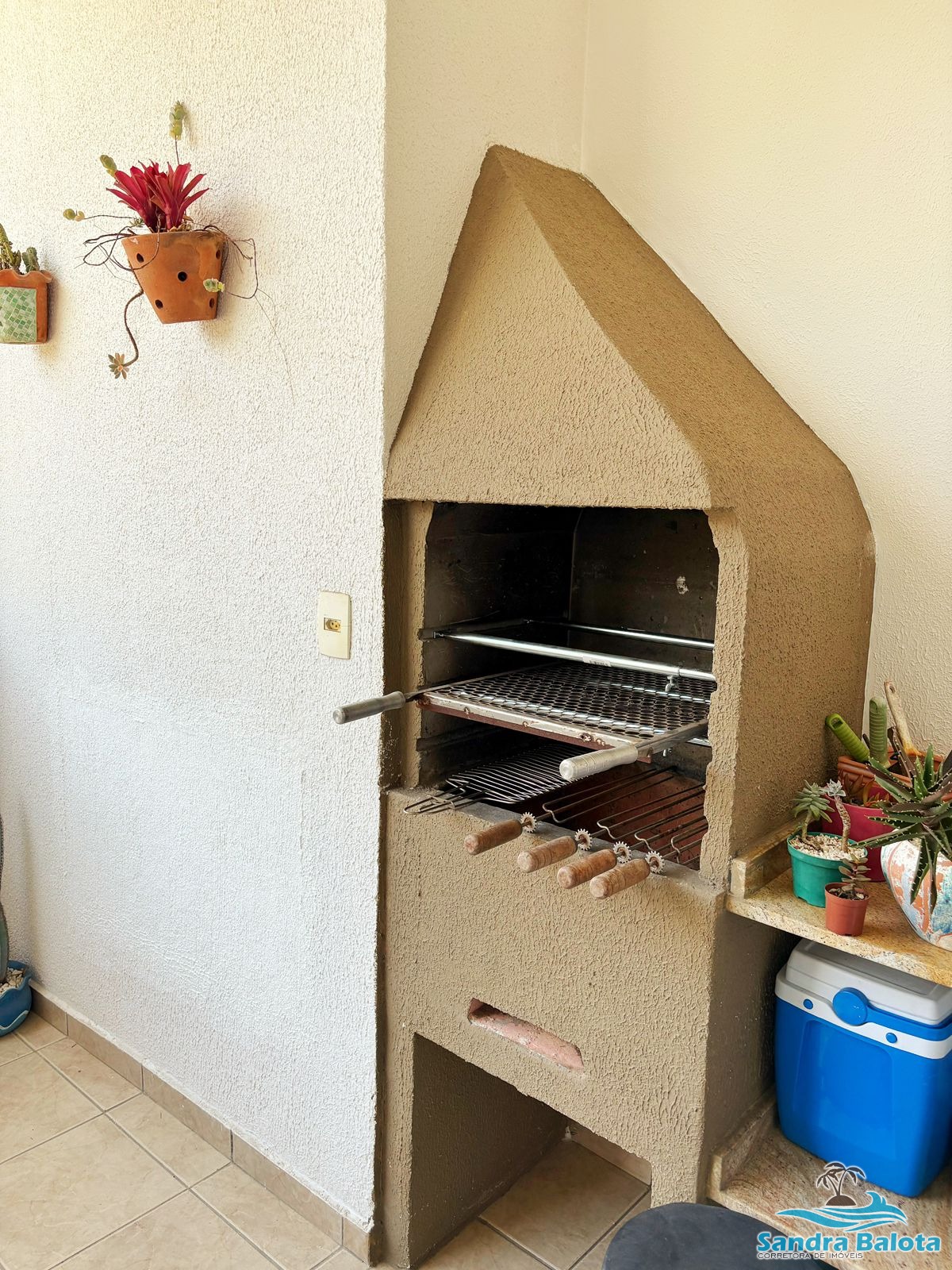 Apartamento com 2 dormitórios sendo 1 suíte/Itaguá