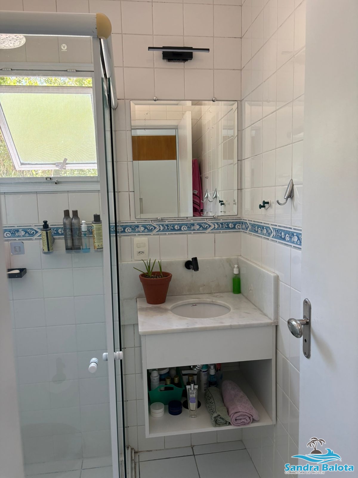 Apartamento com 2 dormitórios sendo 1 suíte/Itaguá
