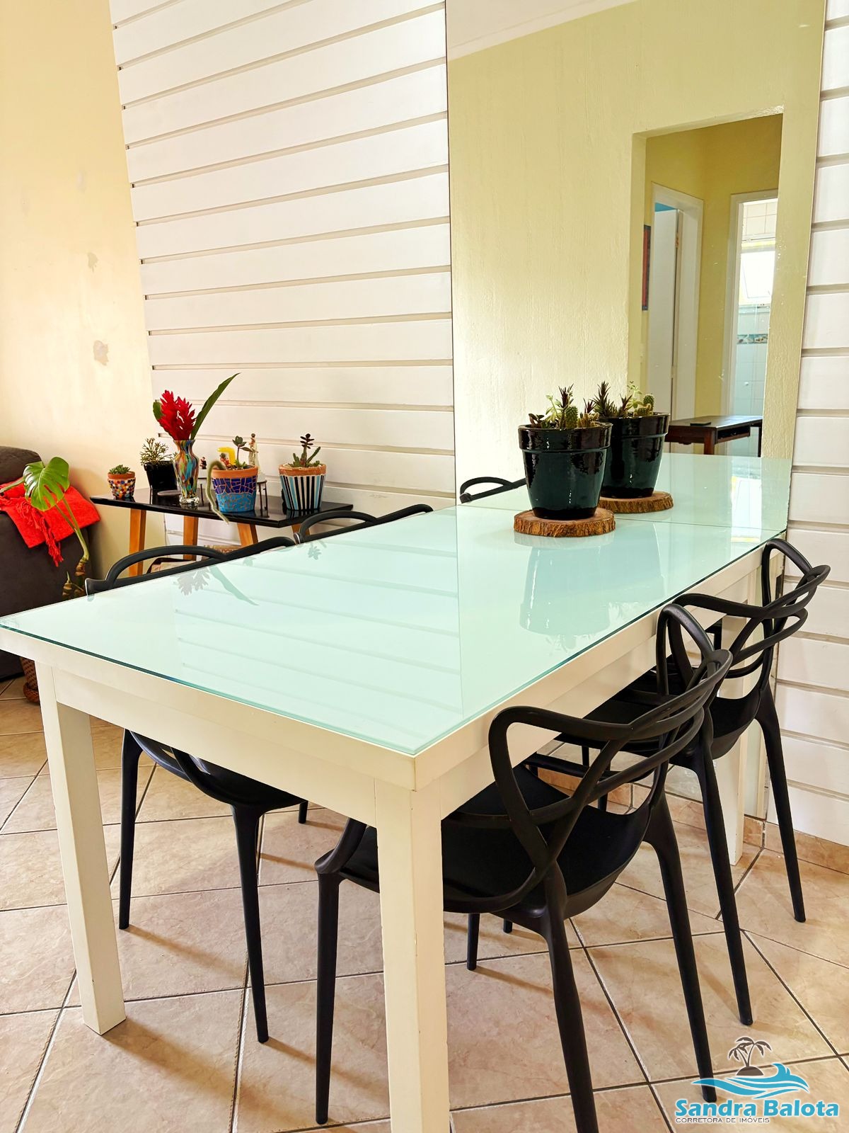 Apartamento com 2 dormitórios sendo 1 suíte/Itaguá