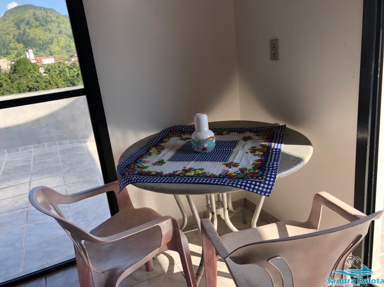 Apartamento com 2 dormitórios na Praia das Toninhas