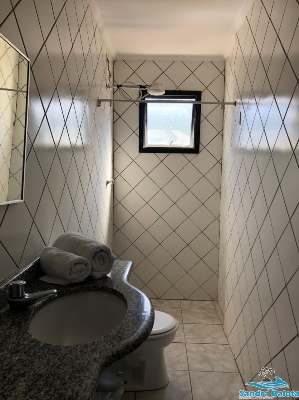 Apartamento com 2 dormitórios na Praia das Toninhas