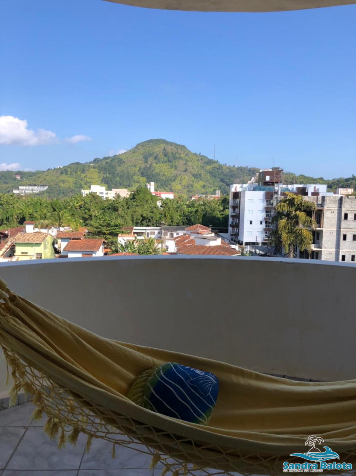 Apartamento com 2 dormitórios na Praia das Toninhas