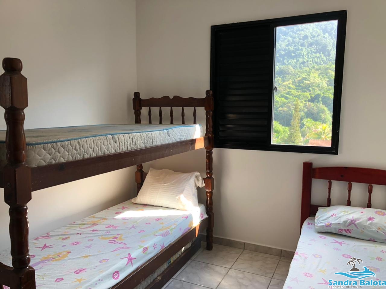 Apartamento com 2 dormitórios na Praia das Toninhas