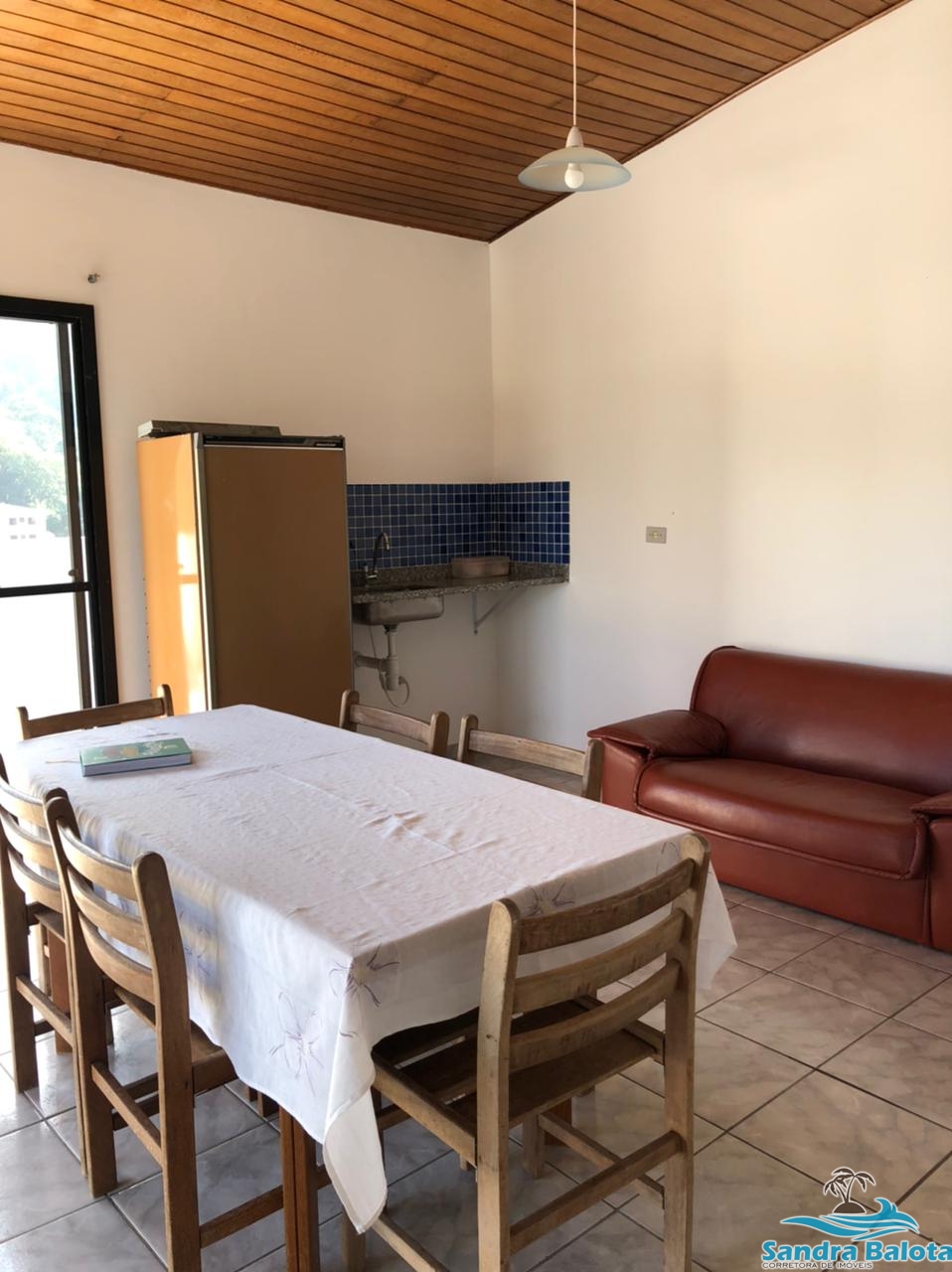 Apartamento com 2 dormitórios na Praia das Toninhas