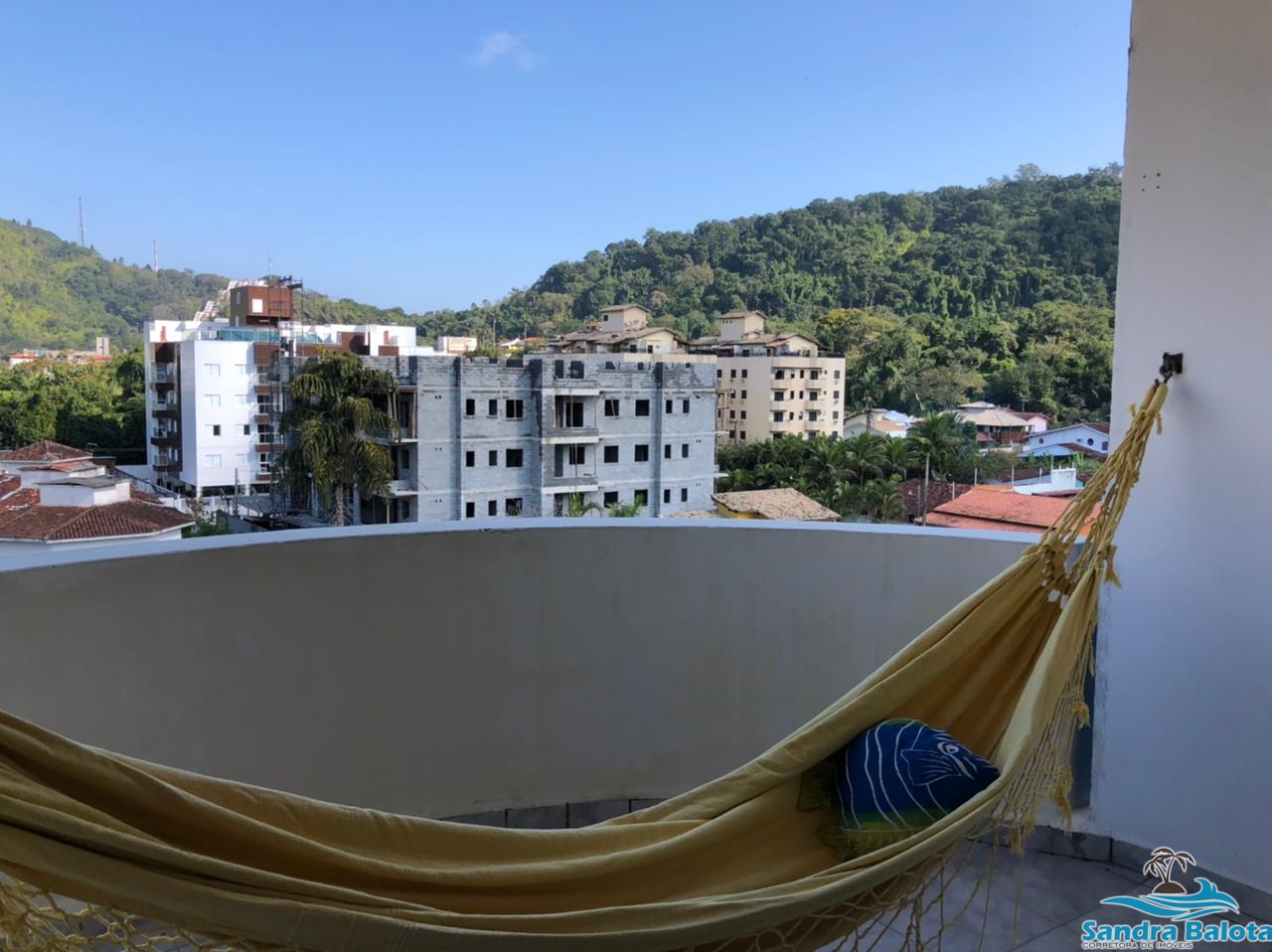 Apartamento com 2 dormitórios na Praia das Toninhas