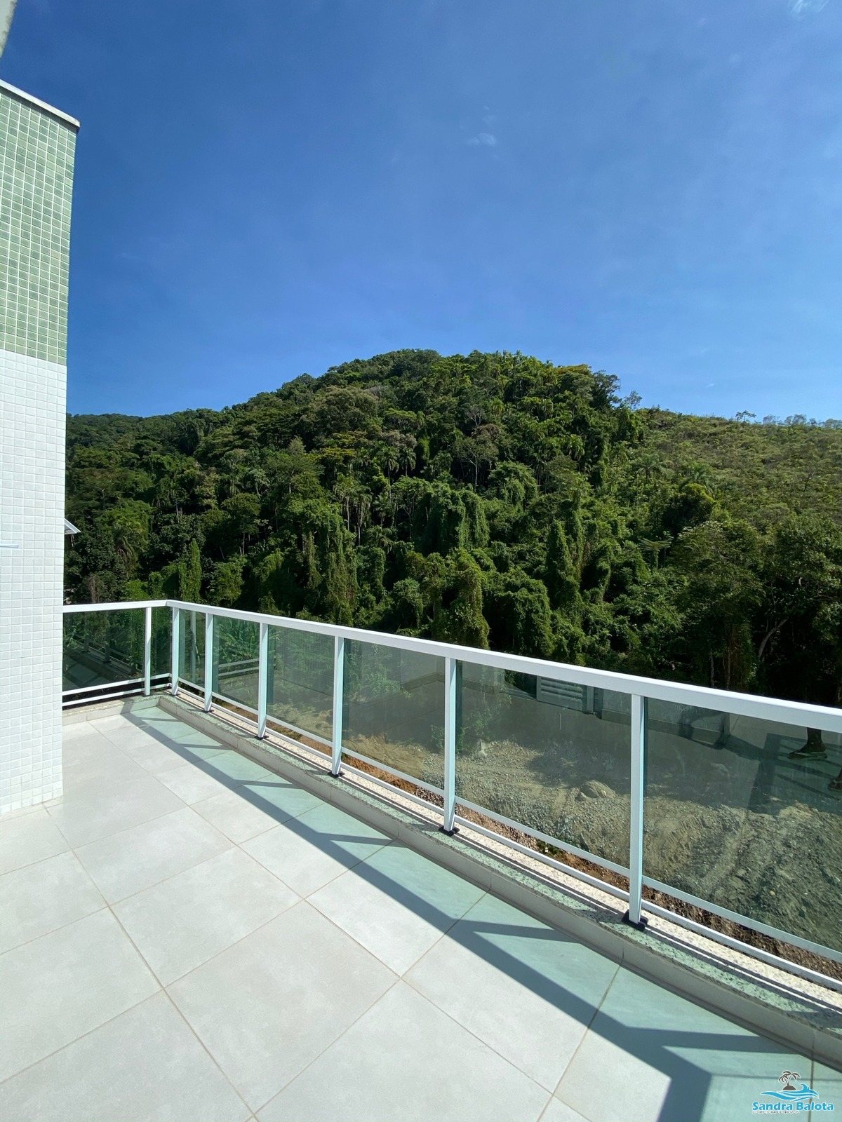 Belíssima cobertura com 3 dormitórios/Praia Grande-Ubatuba