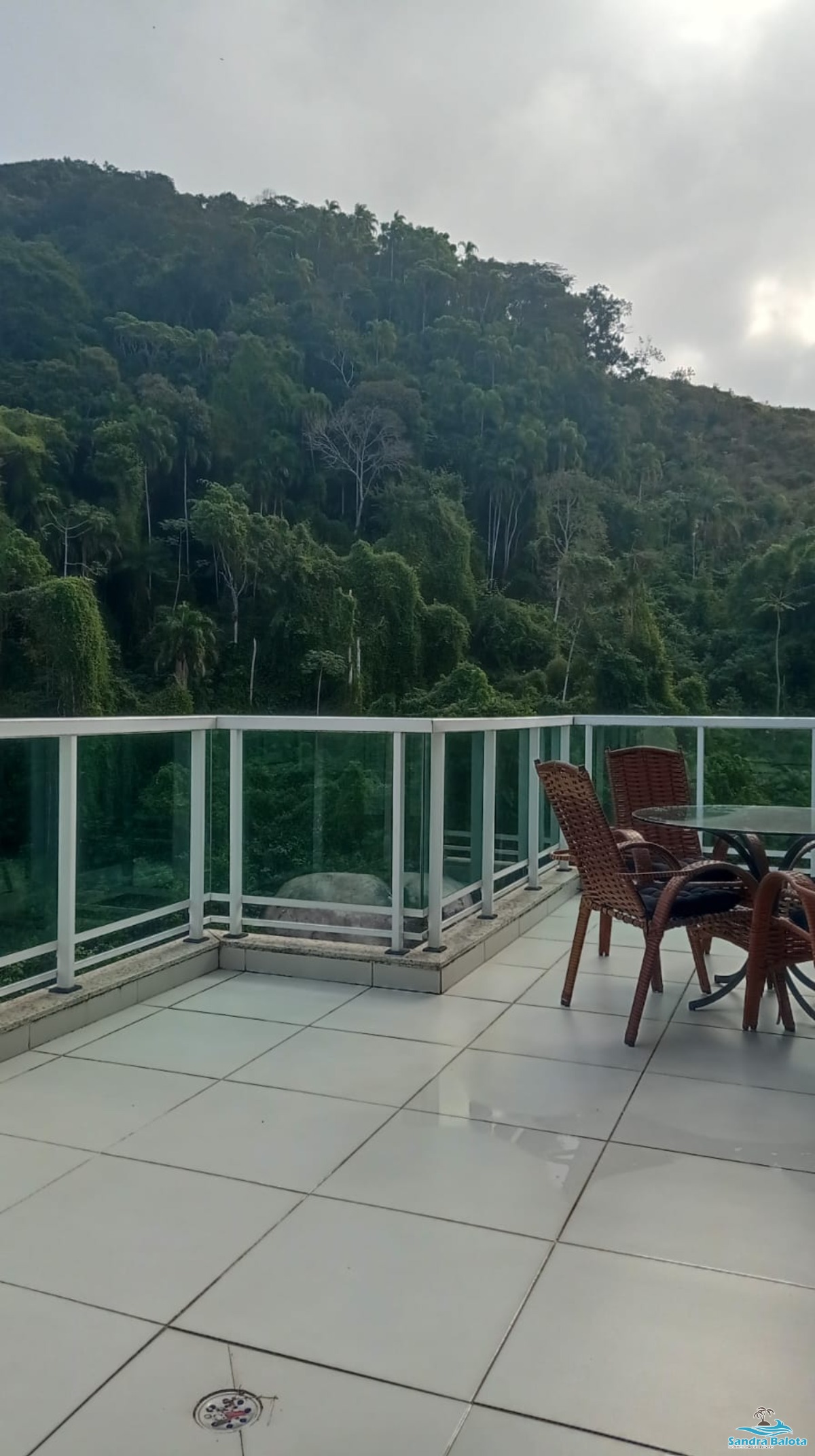 Belíssima cobertura com 3 dormitórios/Praia Grande-Ubatuba