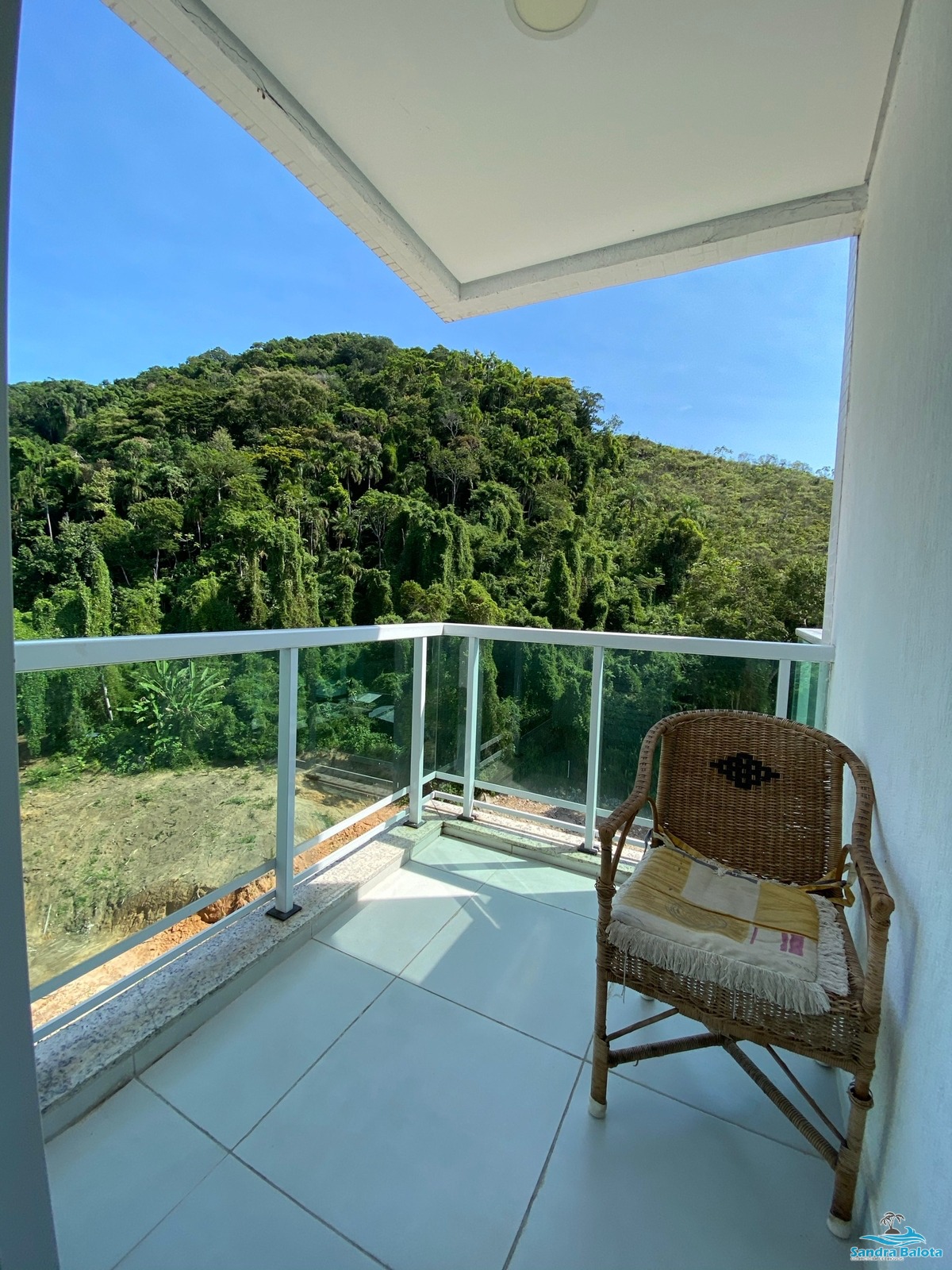 Belíssima cobertura com 3 dormitórios/Praia Grande-Ubatuba