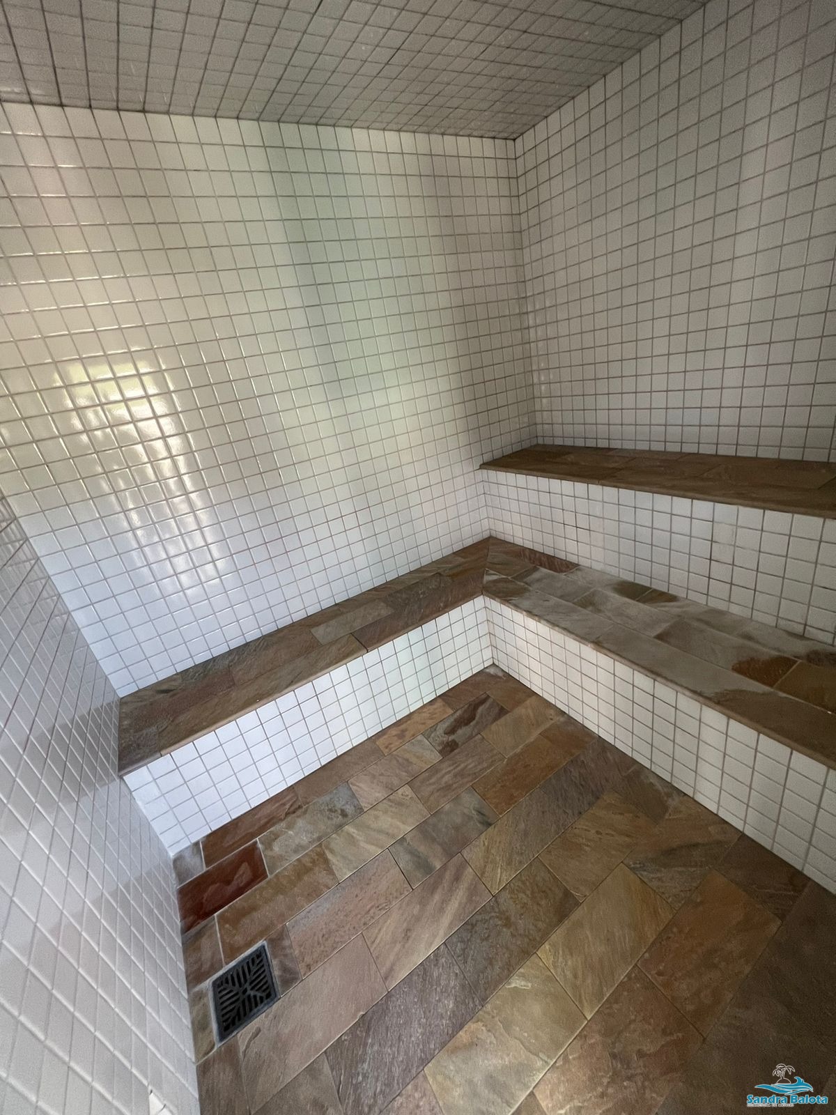 Apartamento de 2 dormitórios nas Toninhas